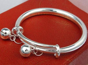 梦到戴银手镯搬大开什么预兆，梦见戴一副银手镯