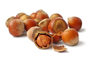 梦见别人摘榛子，梦见别人扒苞米是什么意思