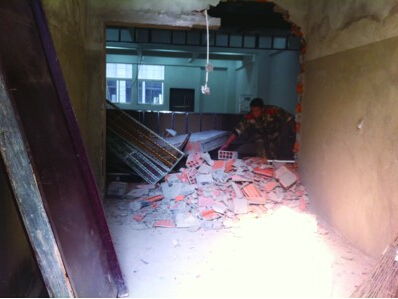 梦见自己家的墙倾斜了是什么意思，梦见墙歪斜