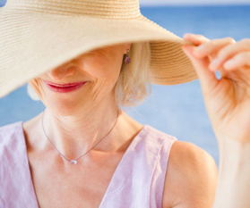 做梦梦到自己一头白发还秃顶，梦见自己一头长白发