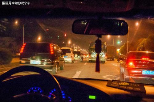 梦见夜里开车车灯突然坏了，梦见夜里开车前面有鬼挡路