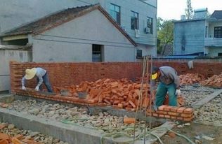 梦见亲人拆房子塔下来是什么意思呢，梦见亲人拆老房子