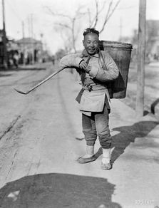 梦见在粪堆里捡东西，梦见用手捡粪