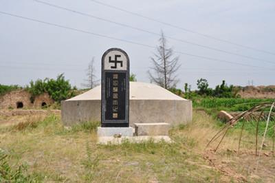 梦见坟墓没封好，梦见坟不见了