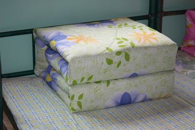 梦见床和被子都泡在水里，梦见床和被子不见了