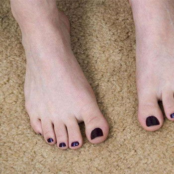 梦见大脚趾甲掉了未流血，梦见大脚趾甲掉了一块