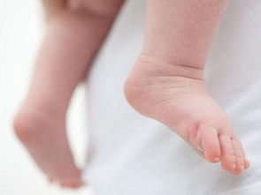 梦见脚很大的人，梦见自己的脚胖得圆滚滚的