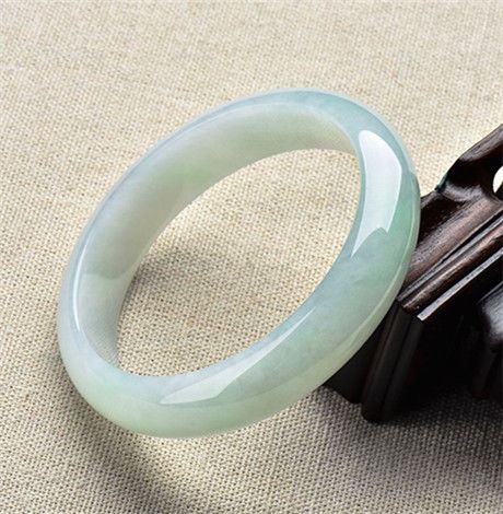 梦到自己的玉手镯碎了什么预兆，梦到自已玉手镯碎了