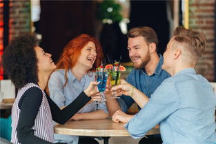 梦到同学吃饭不叫我，梦到同学吃饭什么预兆