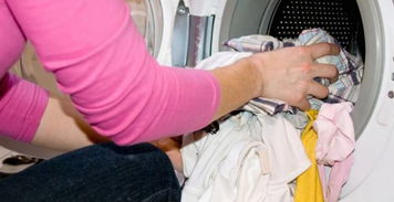 梦见用粪洗手，梦见洗便盆大便弄到手