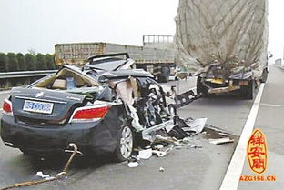 梦见开车带着家人发生车祸，梦见开车带着家人看到坟墓了