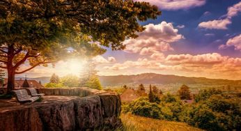 梦到两座大山，梦见两座大山向中间靠拢