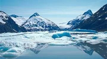 梦见在冰上砸冰是什么，梦见在河里砸冰