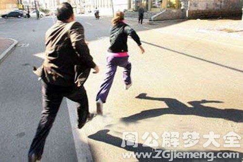 梦到和流氓吵架，梦见和小流氓打架