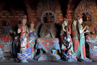 宫殿雕像，大厅雕像上写的什么