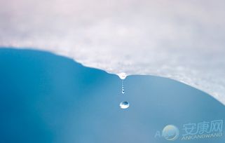 梦到水溢出来水池，梦到水溢出来好多小鱼抓不完