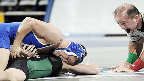 梦见女的摔跤，梦见女人摔东西