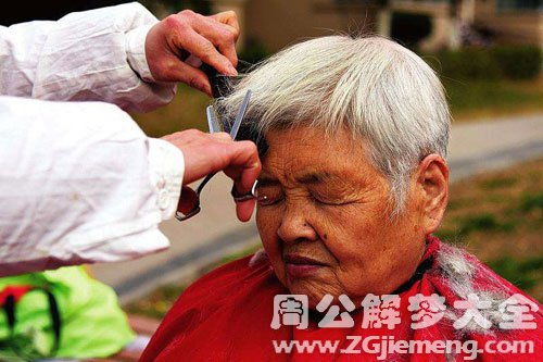 梦见妈妈理发了什么预兆，梦见妈妈理短发