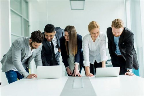 梦到集体活动掉队，梦到集体活动大家都起床了,我还在睡