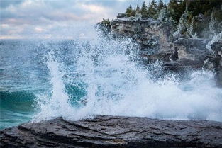 梦见大浪翻滚,很壮观,梦见大浪扑来安然无恙