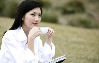 梦见和美女讲话,梦到跟美女喝酒