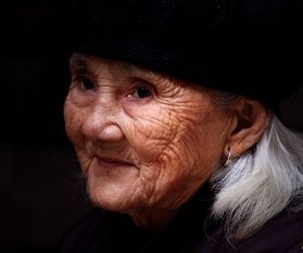 梦见别人卖糖是什么意思，梦见别人卖了好多货