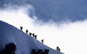 别人梦到我爬山，梦见别人爬山爬得很快