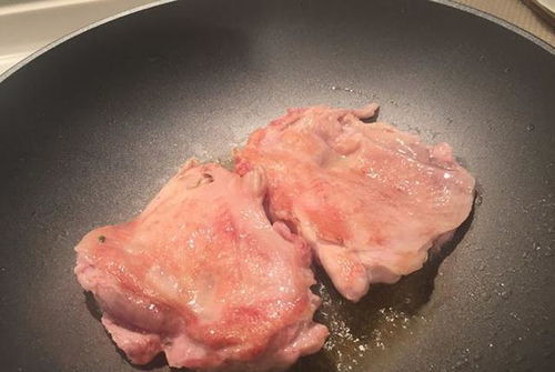 梦见别人送鸡腿给我吃好不好,梦见别人给我一个鸡腿吃