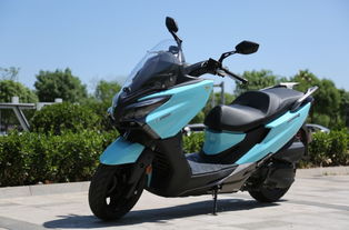 梦见踩着滑板滑的顺利，梦见自己一直在踩滑板车