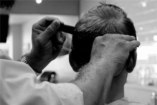 做梦梦见自己在理发店剪头发是什么意思，做梦梦见自己在理发店洗头理发吃东西