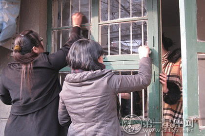 梦见在单位打扫卫生很厚的灰,梦见在单位打扫卫生捡钱