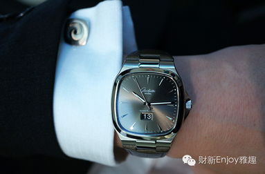 梦里戴表，梦见自己戴的手表表盘碎了