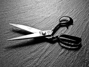 枕头边是什么意思，枕边放刀能辟邪吗