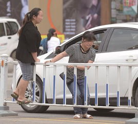 梦见同学被车撞飞了，梦见同学撞车了