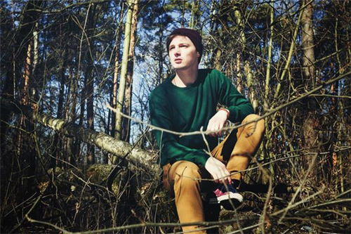 梦见女人变成狗，梦见狗变成了女人还开口说话了