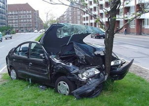 梦见汽车自己乱跑乱撞，梦见汽车失灵了乱冲乱撞