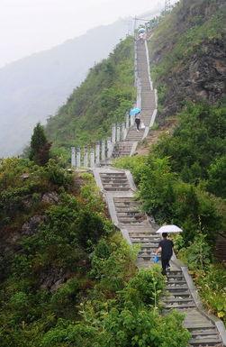 梦见废弃的道观，梦见道士救我