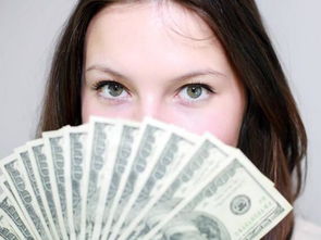 梦见钱随便拿，梦见发现钱拿了起来