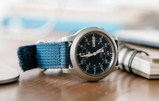 梦到左手戴手表，梦见自己左手戴着手表是什么意思