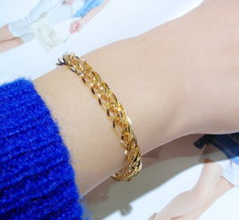 梦见姐姐戴金手镯，梦见手戴金戒指金手链