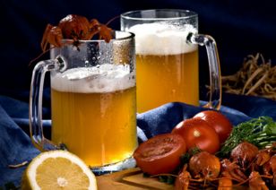 梦见自己喝冰啤酒，梦见啤酒往外冒