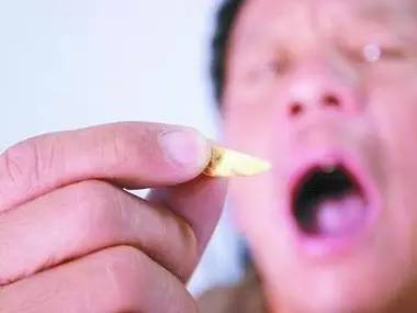 梦到半个牙掉了是什么意思，梦见半个牙掉了是啥意思