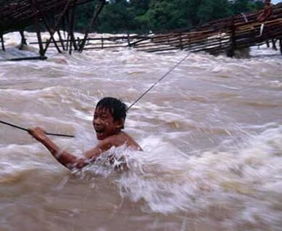 做梦梦见被洪水冲走了怎么回事，梦见被洪水冲着走