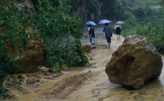 梦到山上掉石头是什么意思，梦到山上掉石头了