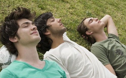 梦到和男生亲密接触，梦到和男生做那种事是什么意思