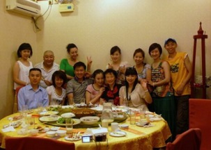 梦见吃饭碰到同学,梦到大学同学聚会吃饭