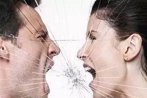 梦见自己在描眉画眉，梦见眉毛画的很好