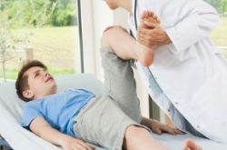 梦到弟弟摔到头流血，梦见弟弟摔