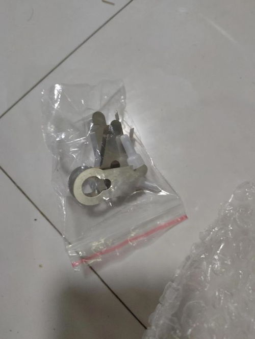 梦见别人的车卡住了，梦见别人卡上有很多钱