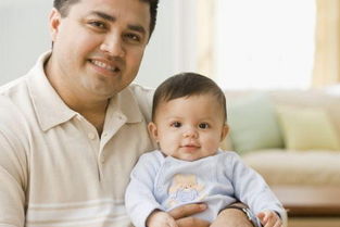 梦见抱小孩上山，梦见抱小孩爬山